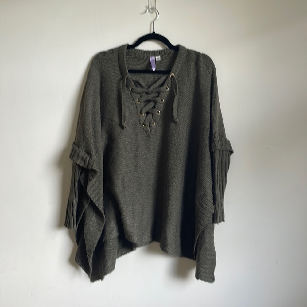 Olive cape sweater king sleeve S/M